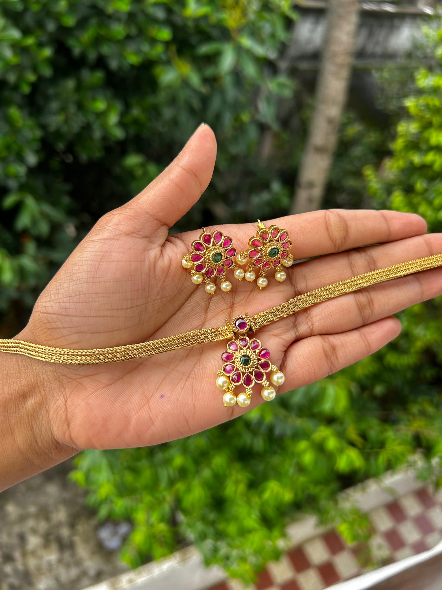 Uno Flora Choker Set