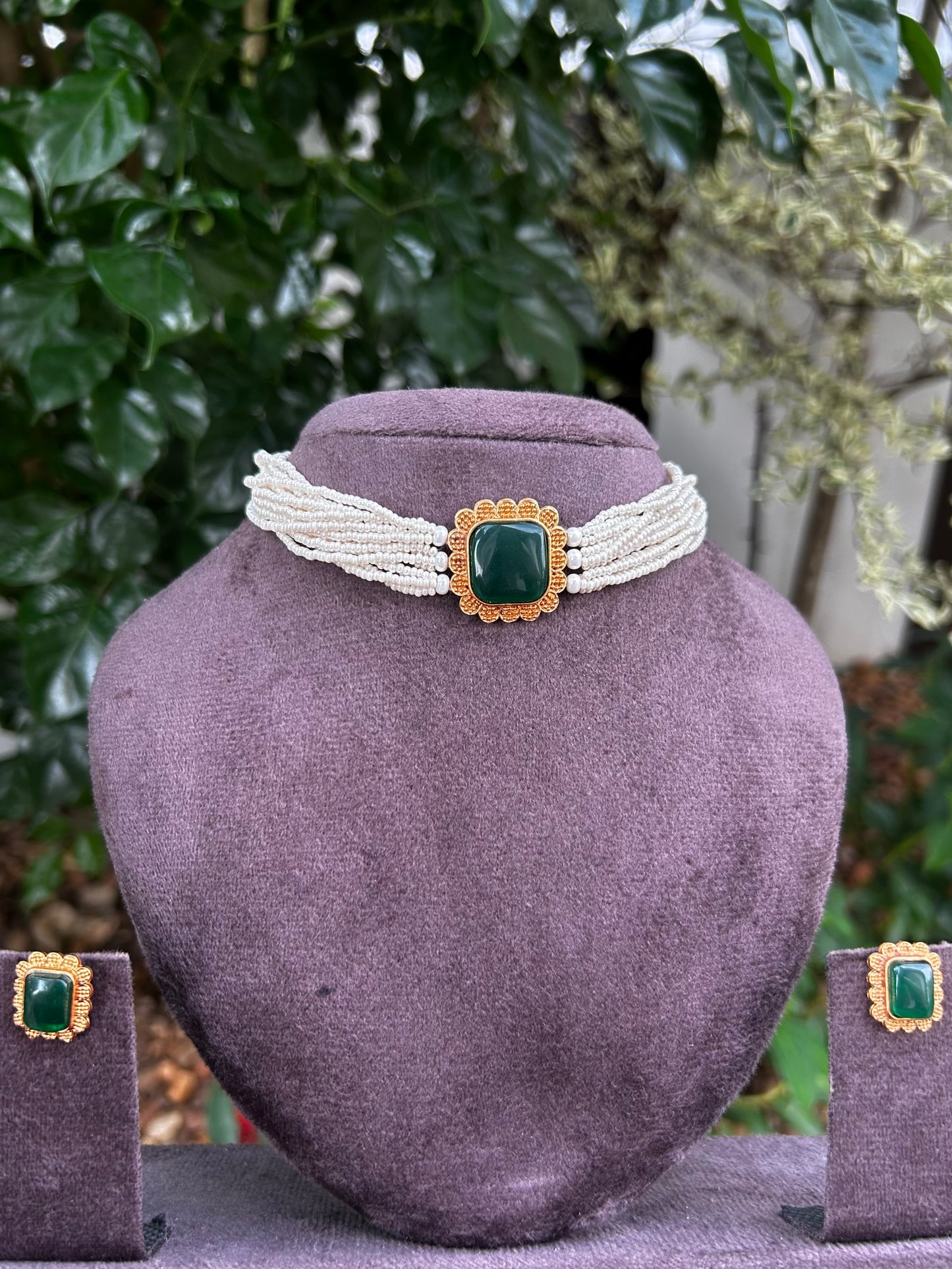 Square Pendant Pearl Choker