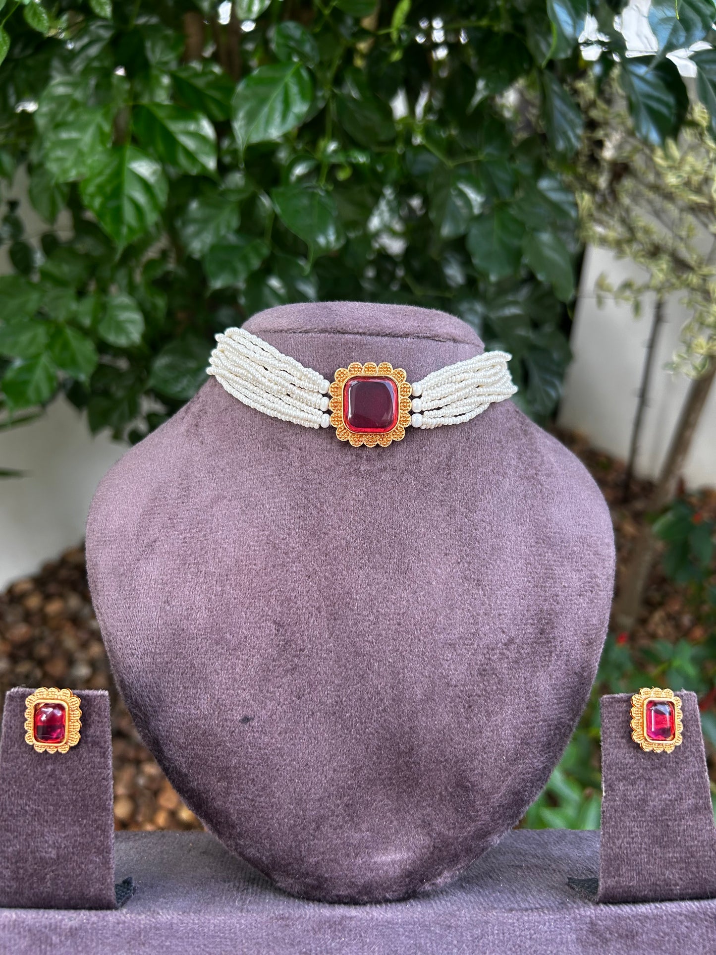 Square Pendant Pearl Choker
