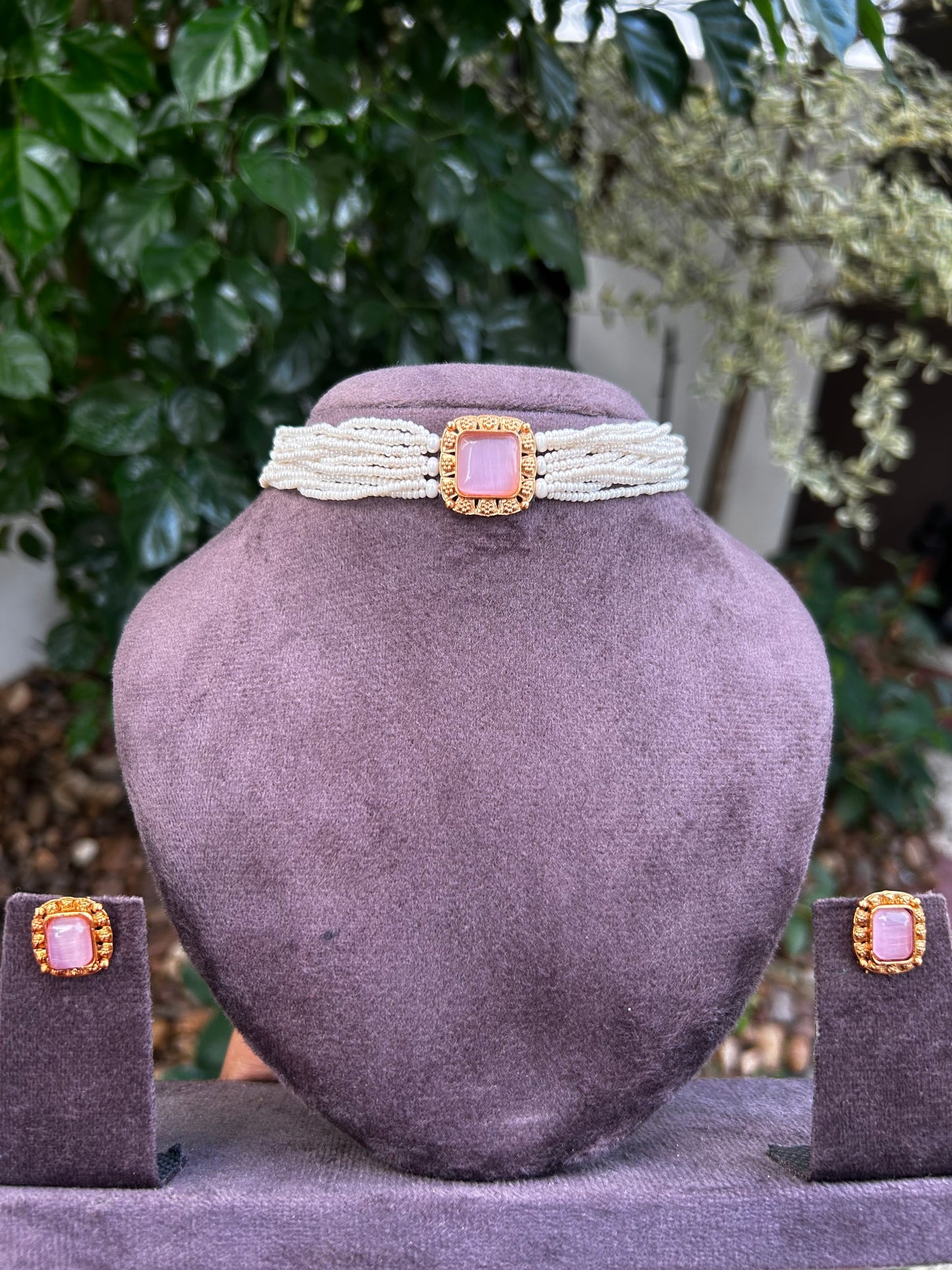 Square Pendant Pearl Choker