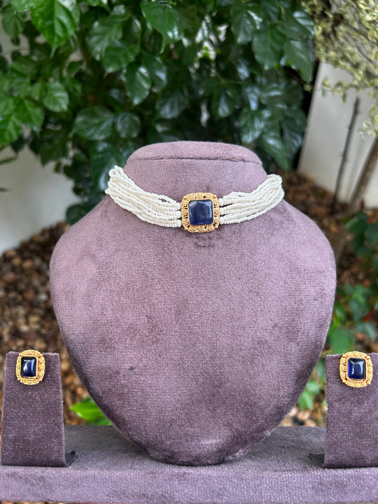Square Pendant Pearl Choker