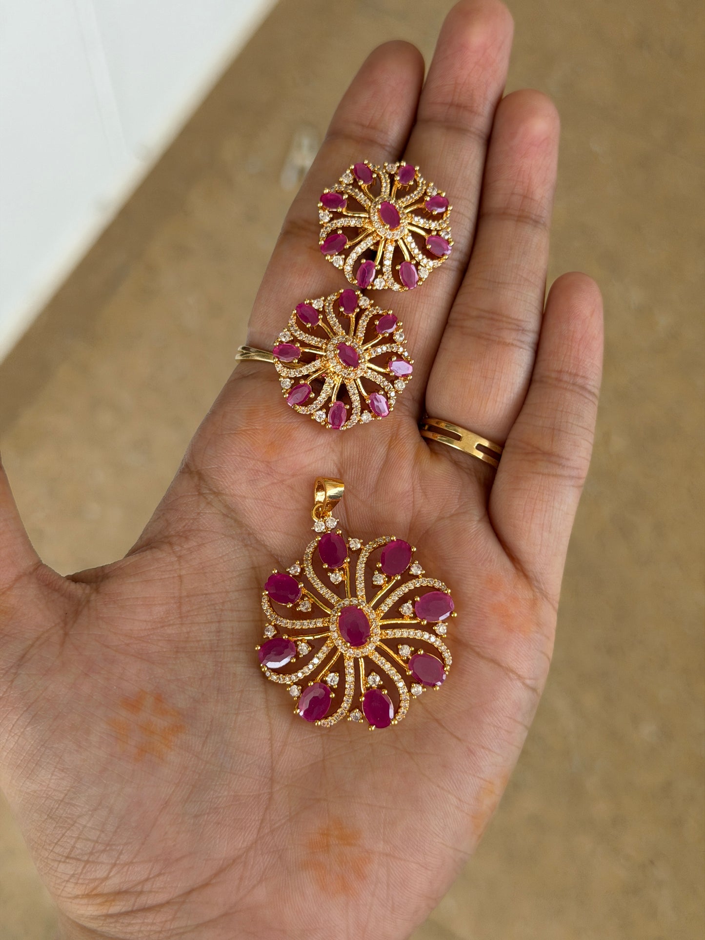 Zufiyaana Stone Locket
