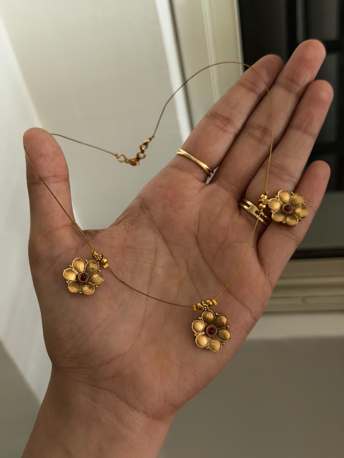 Tri Flora Invisible Chain