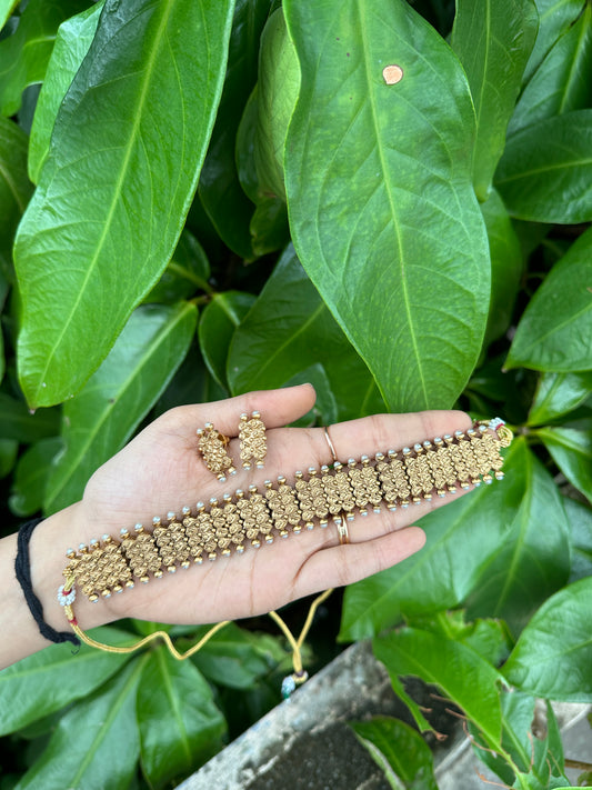 Antique Straight Choker