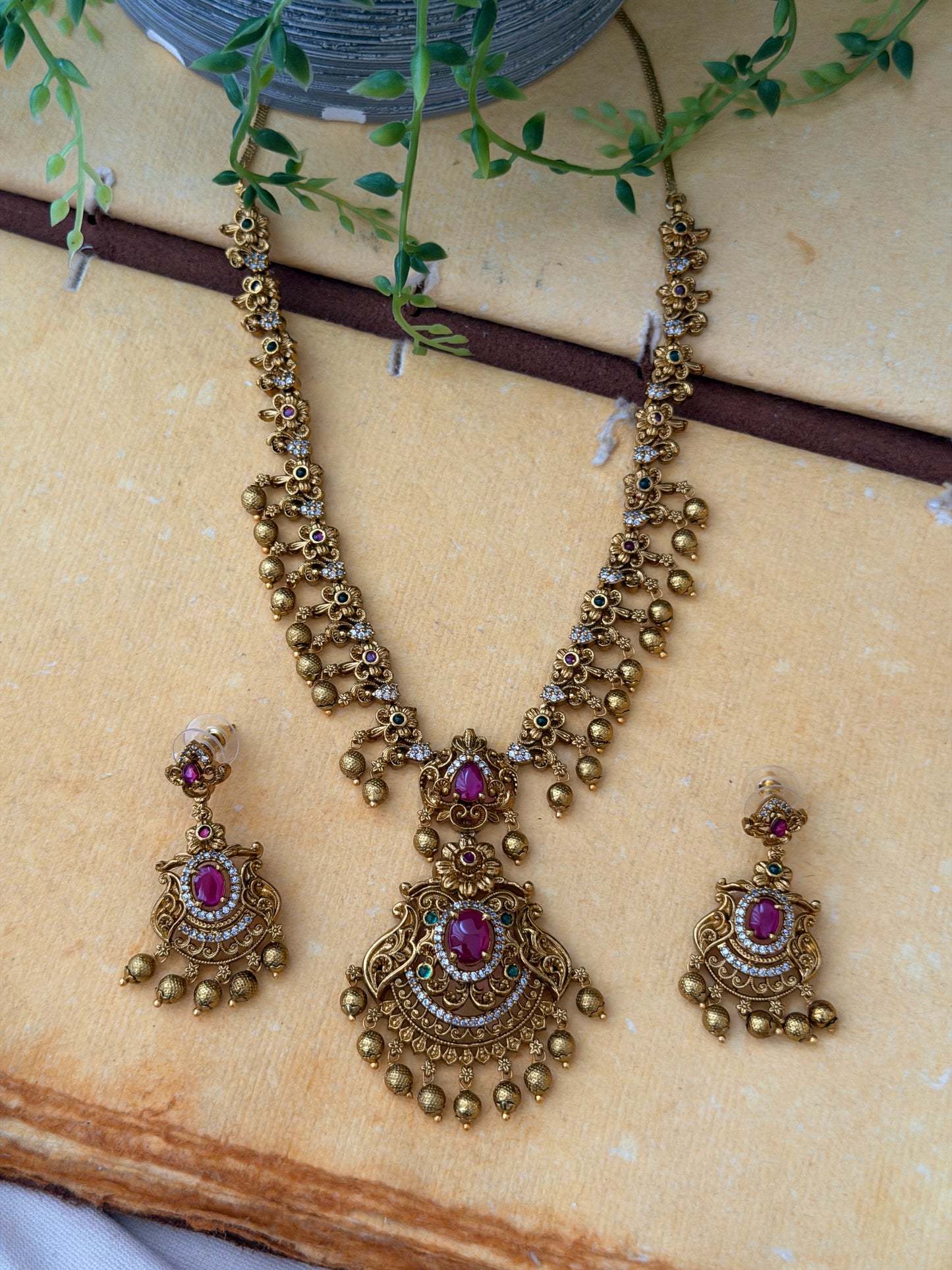 Salmariya Stone Necklace