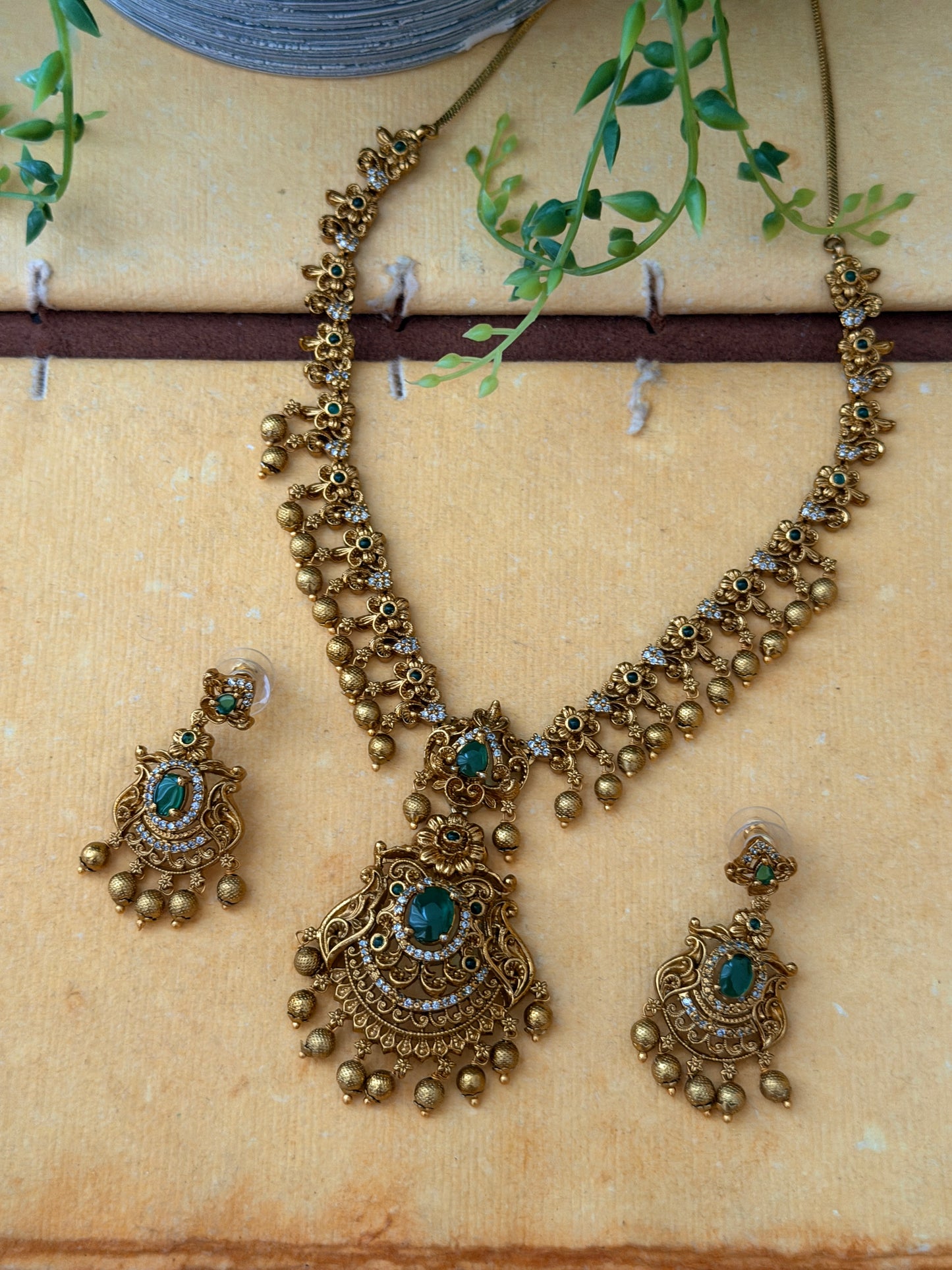 Salmariya Stone Necklace