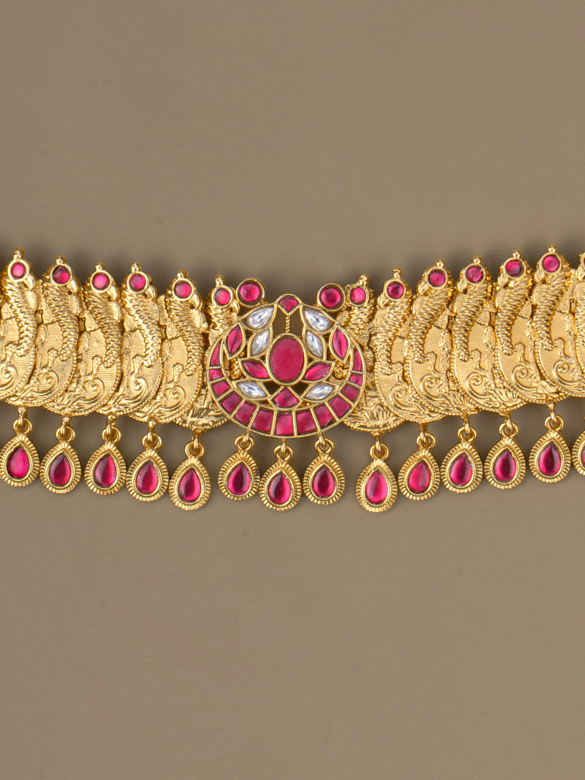 Surabhi Kaashu choker