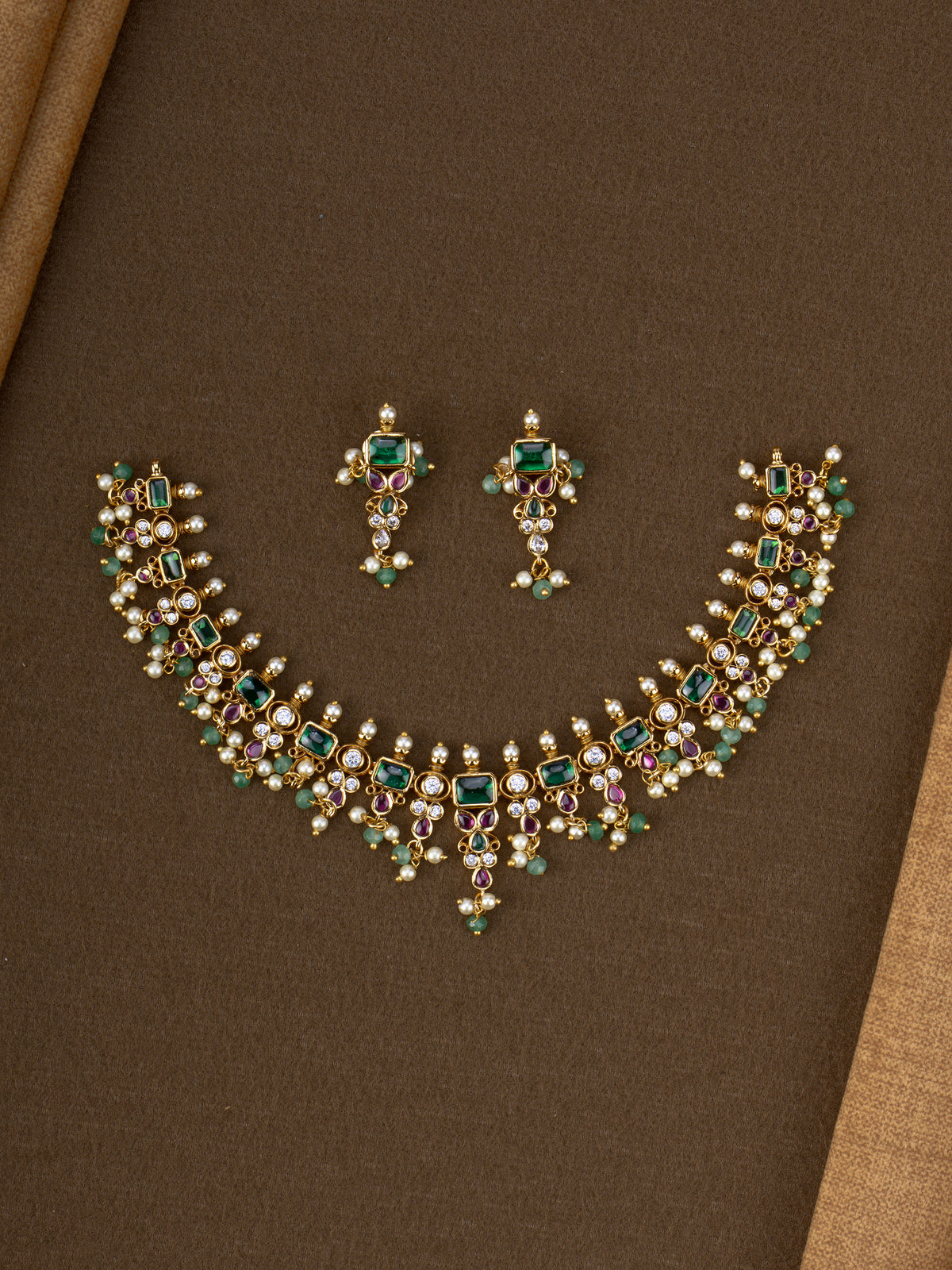 Zehra Emerald Necklace Set