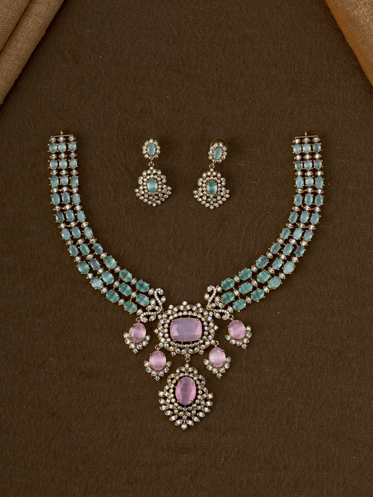 Vistaara Crystal Necklace