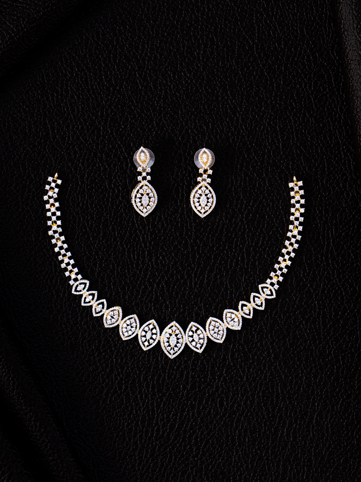 Glitz Diamond Choker