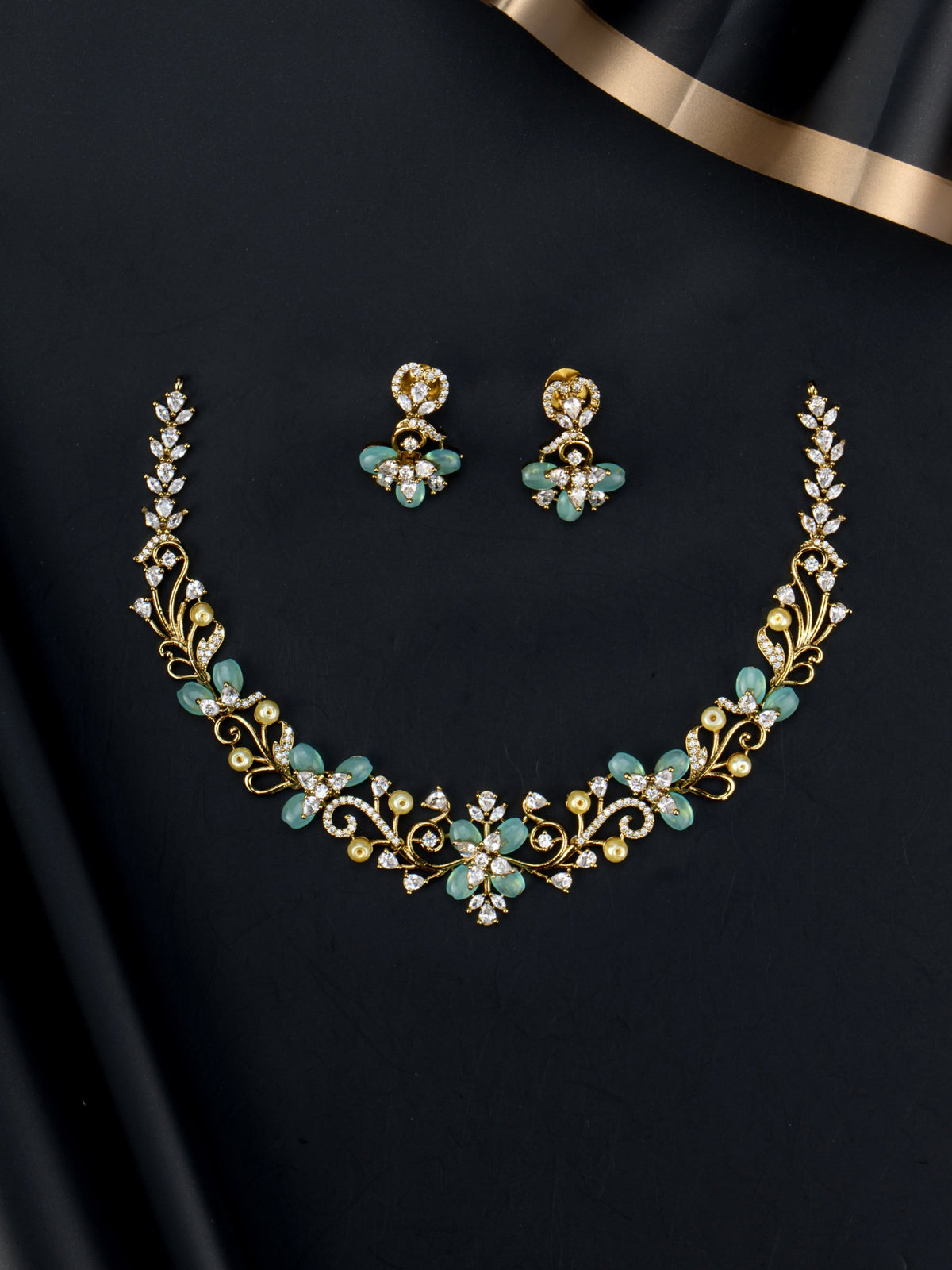 Seraya Mint Diamond Necklace set with earrings