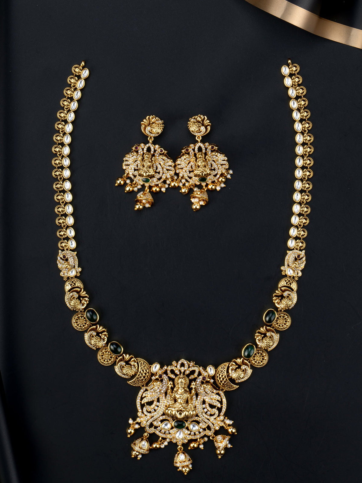 Shreya Lakshmi Temple Haaram set with earrings