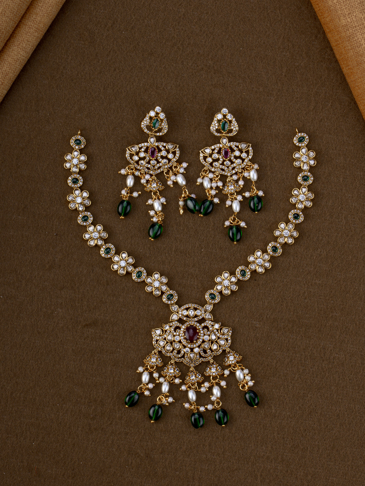 Vaidheya Victorian Necklace Set