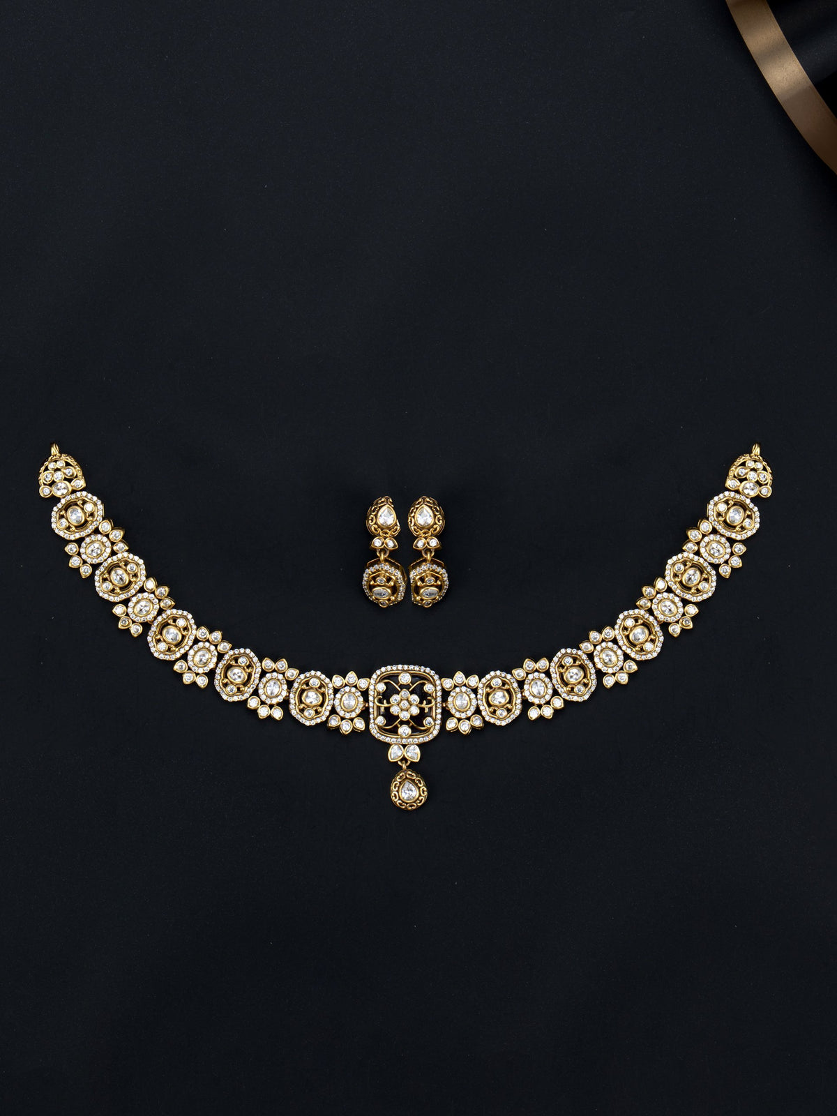 Ishani Victorian Necklace set with earrings