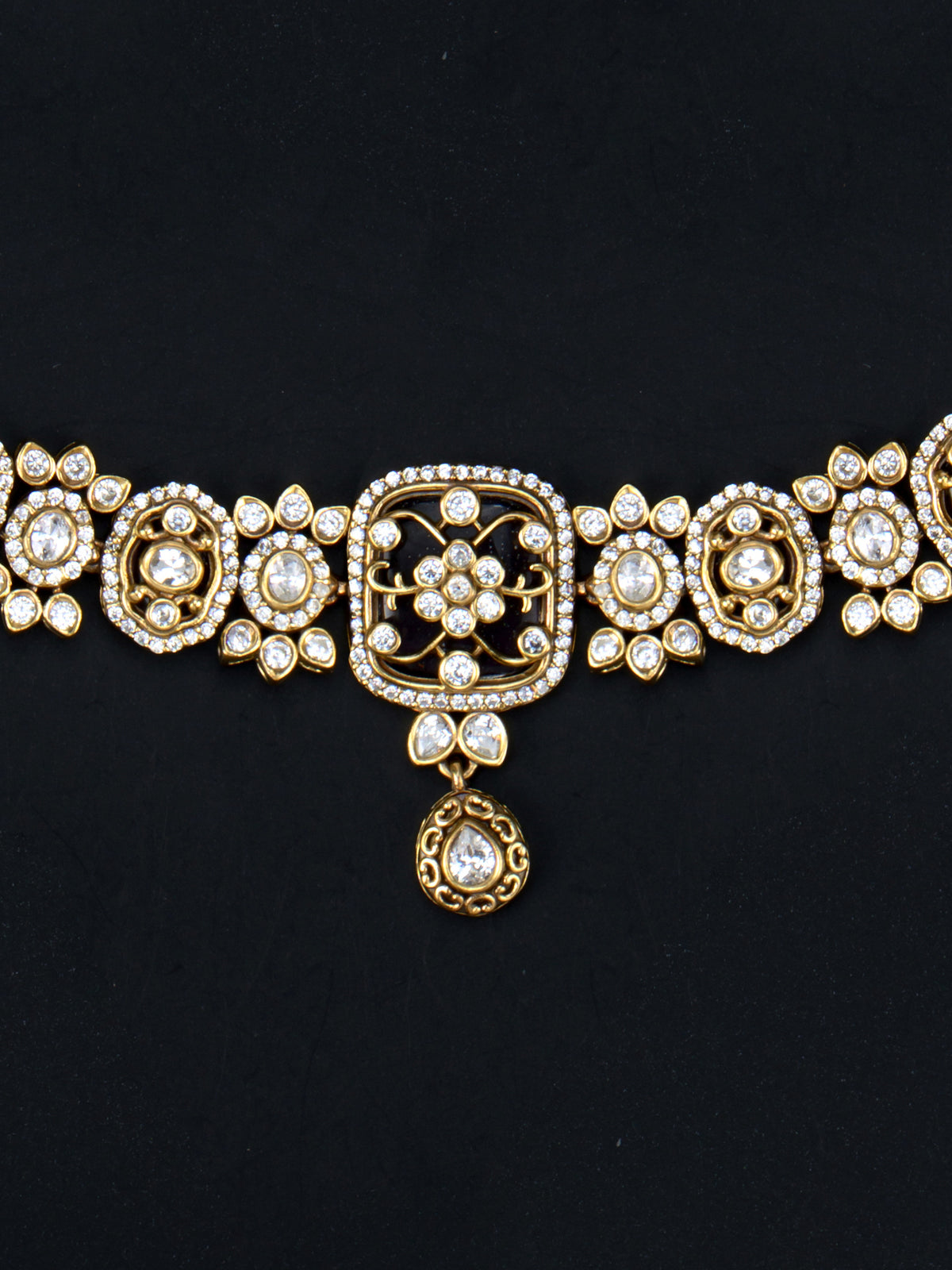 Ishani Victorian Necklace centre close-up