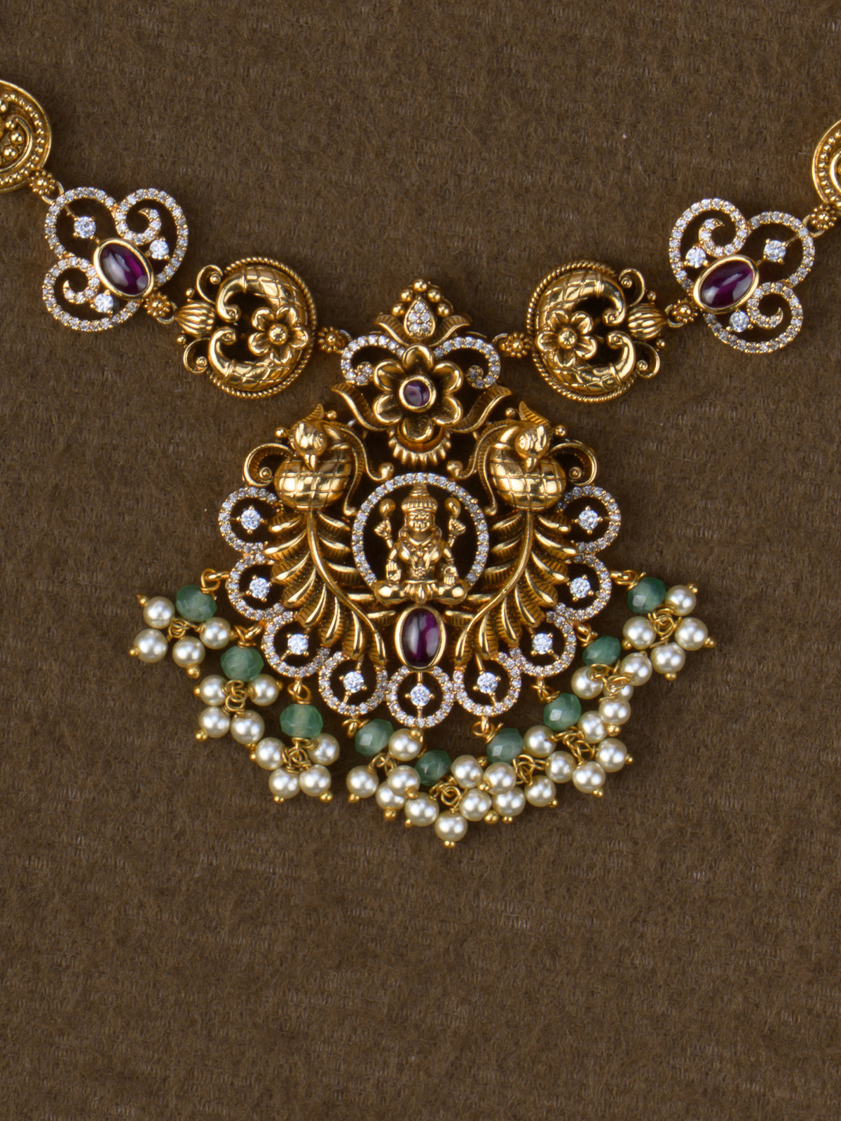 Indira Kemp Necklace Set