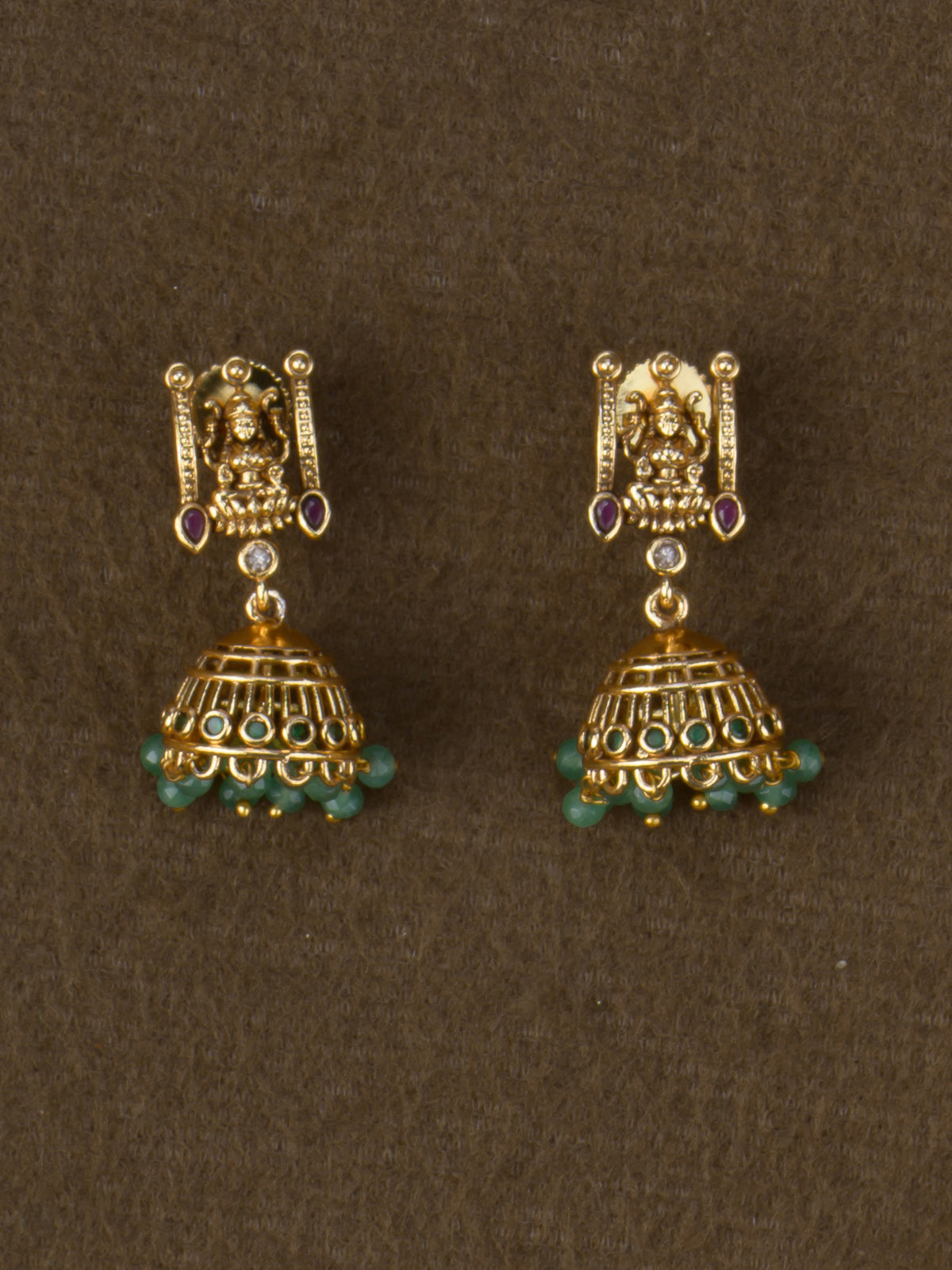 Saanvika Temple Glow Necklace Set