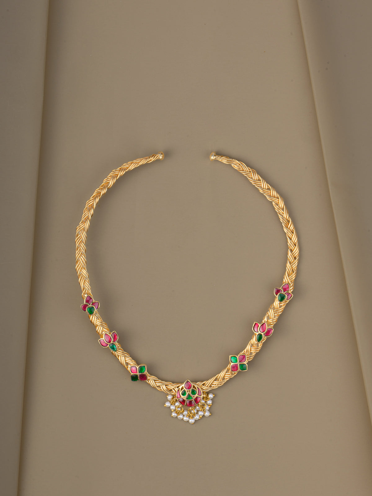 Lemya Jadau Hasli Choker