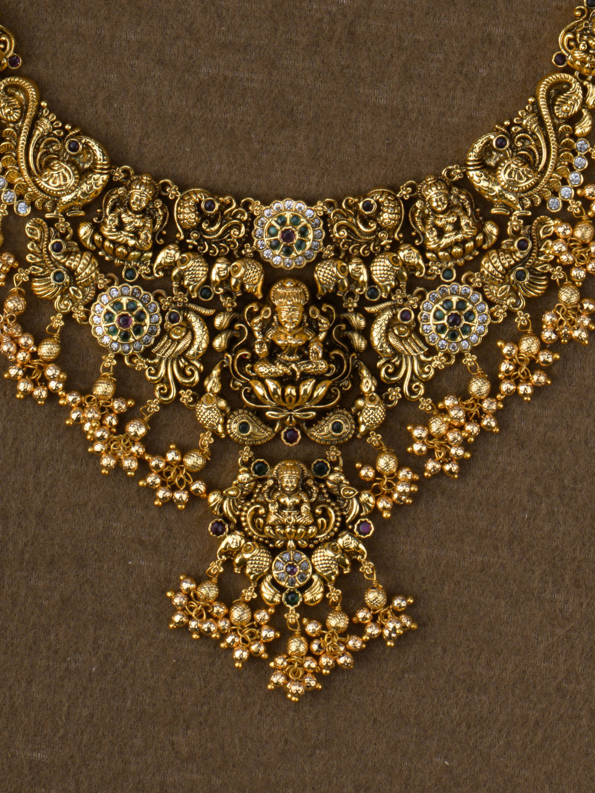Gajalakshmi Haaram - centrepiece close-up