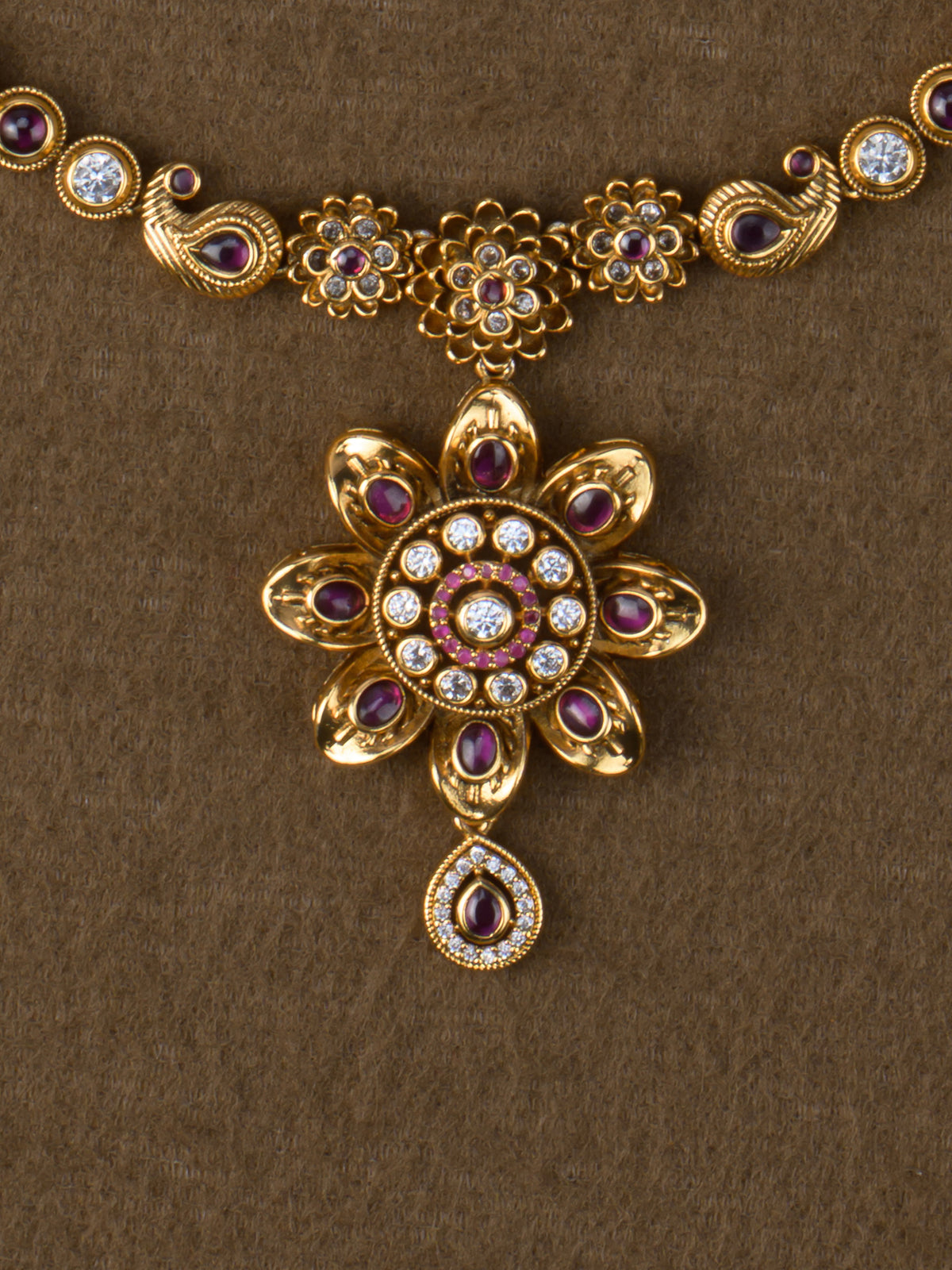 Pushpika Antique Haaram Set - pendant close-up