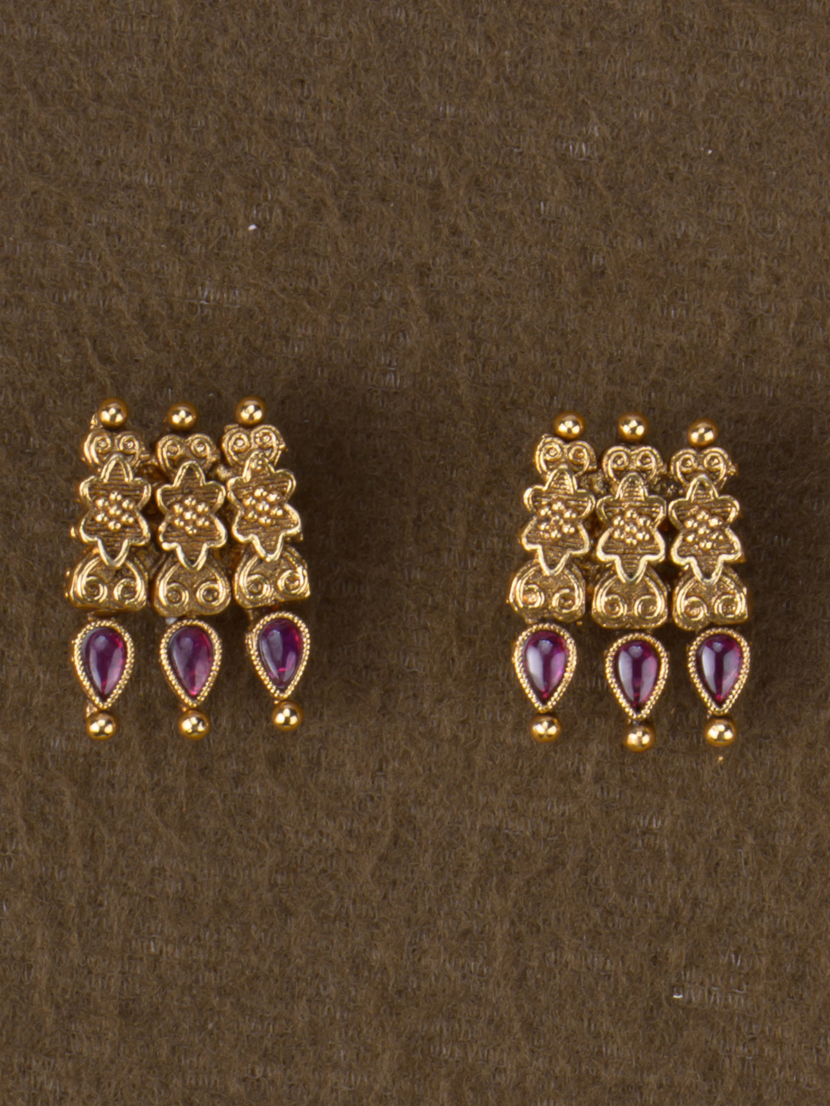 Matching stud earrings - Red