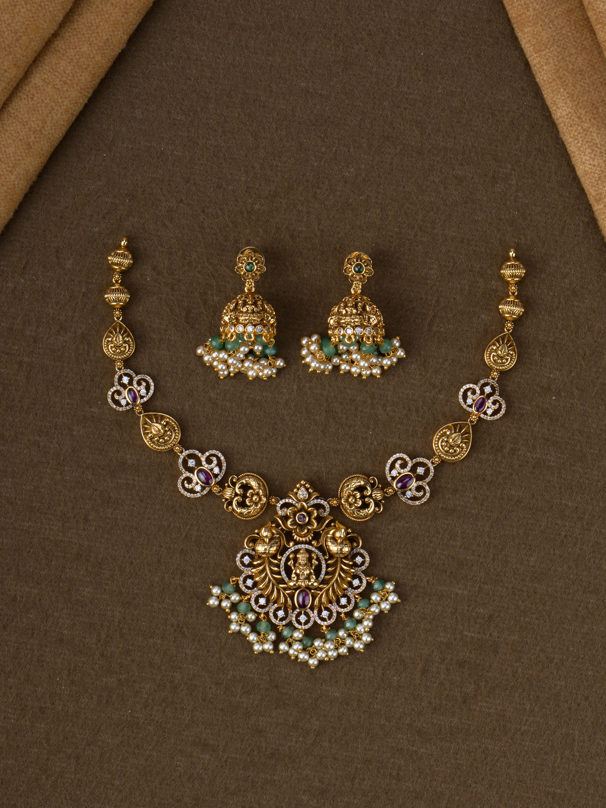 Indira Kemp Necklace Set