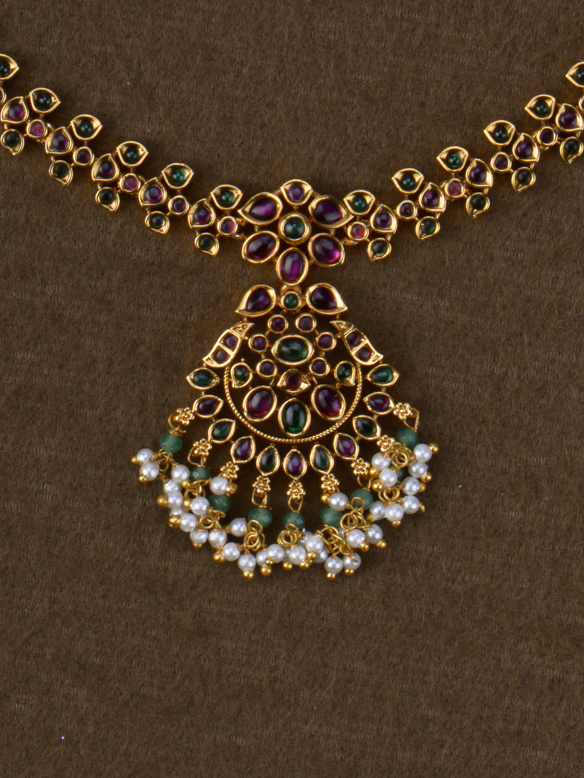 Kemp Mallika Necklace Set - Multi pendant close-up