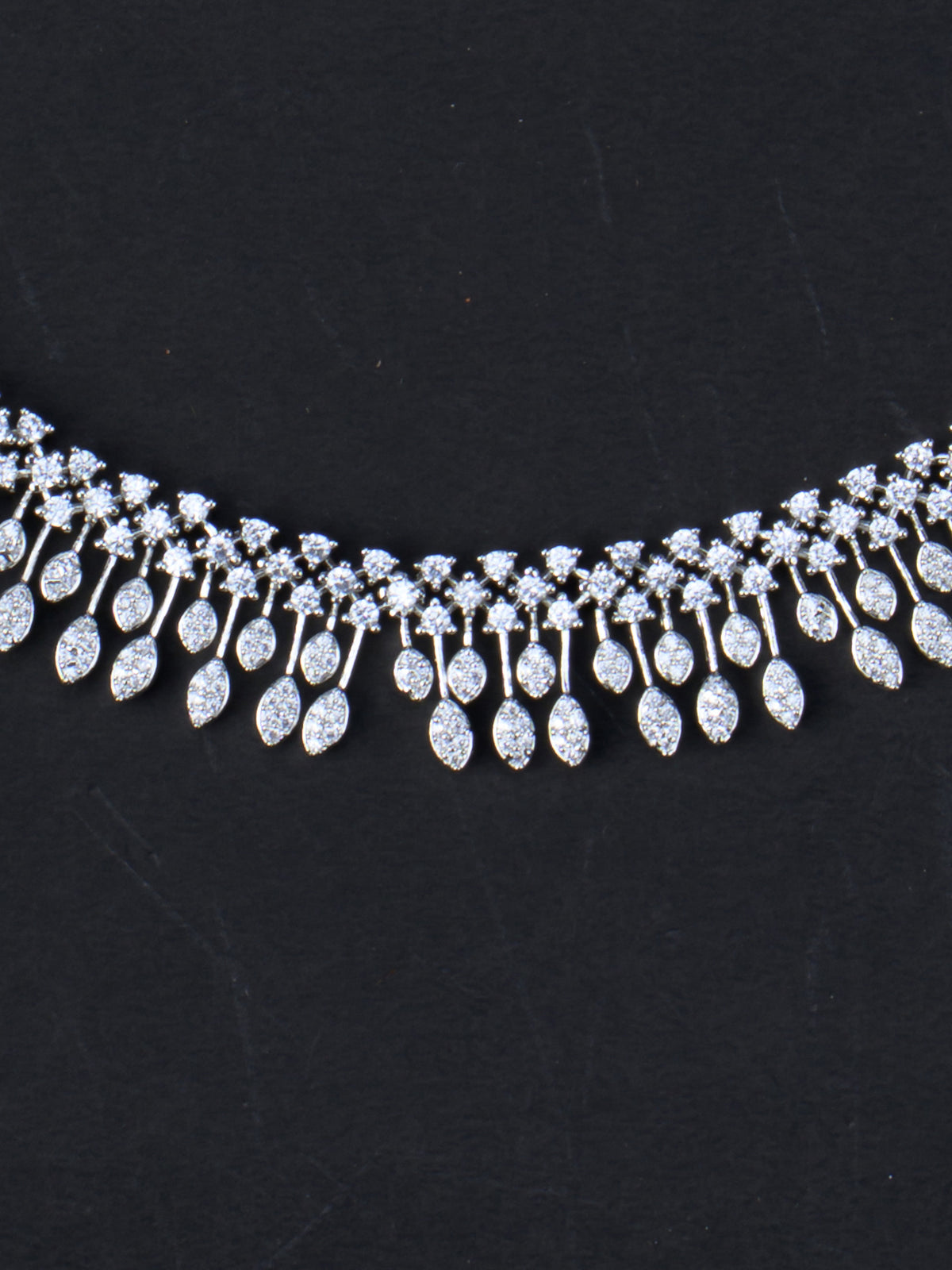 Necklace close-up - Silver