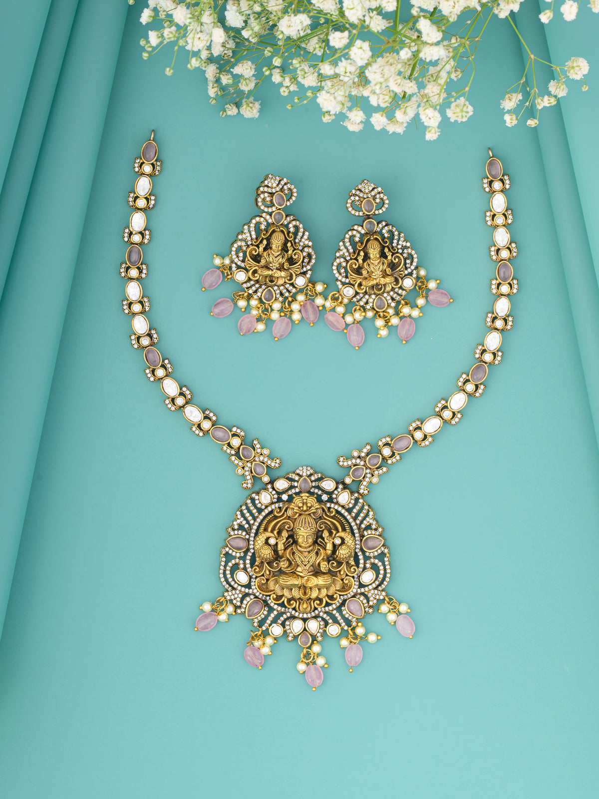 Vesanthika Victoria Necklace