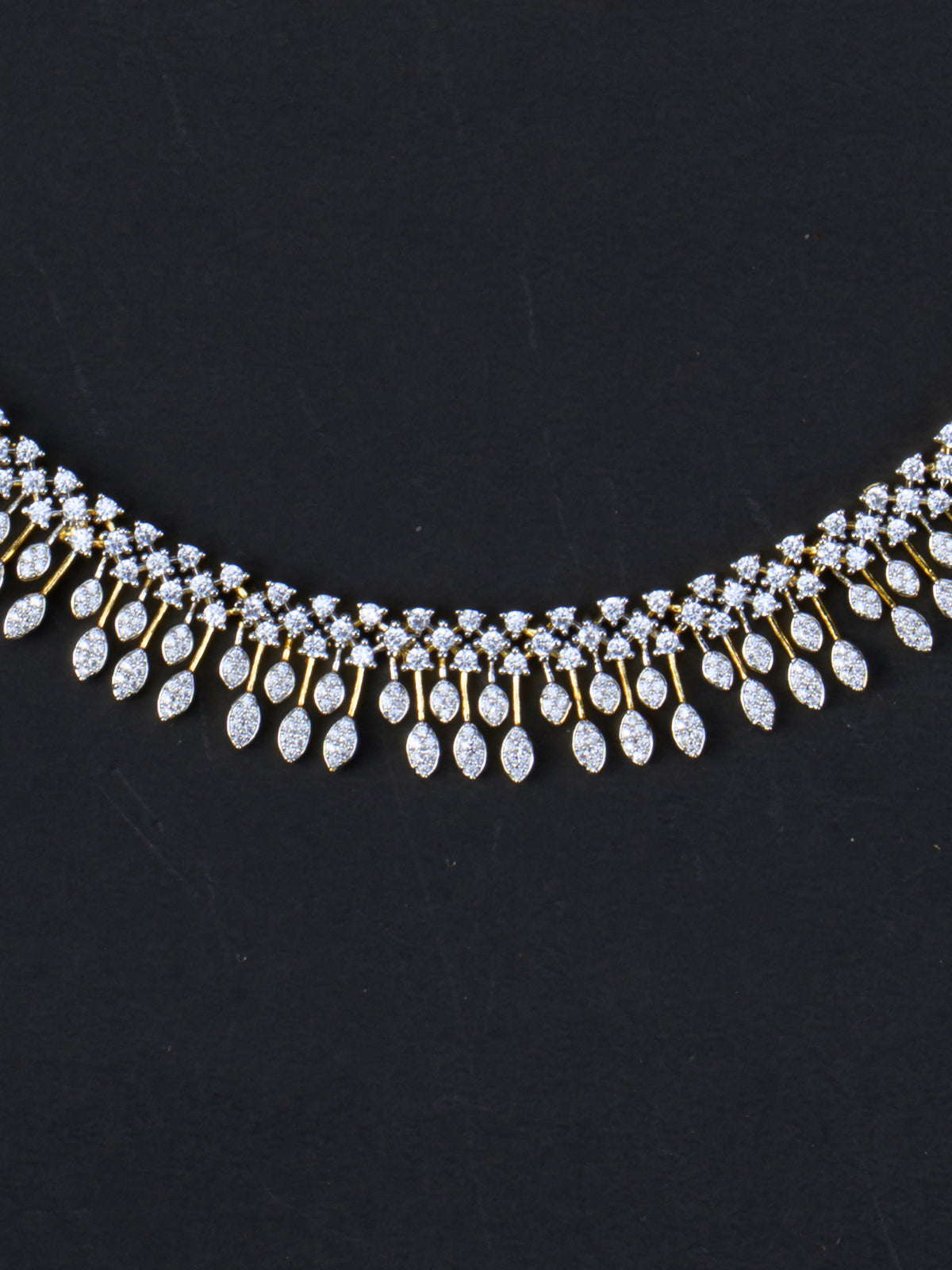 Necklace close-up - Gold