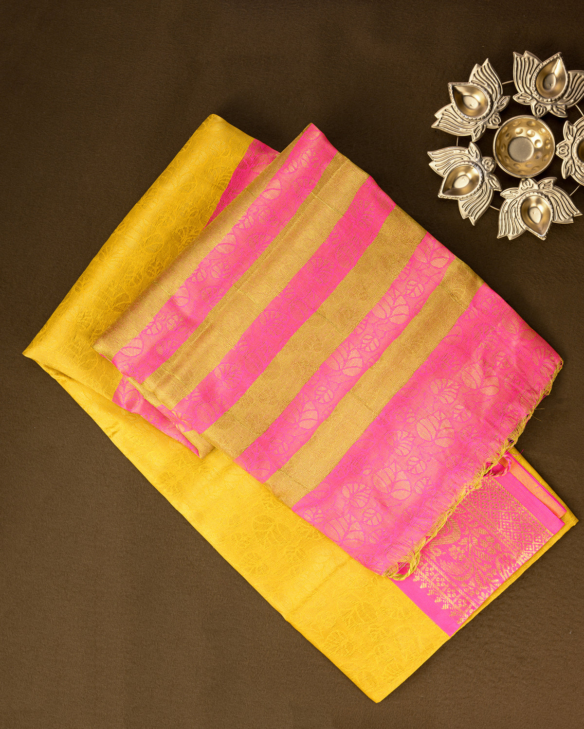 Kavitha Banarasi Brocade Silk Saree v1.0