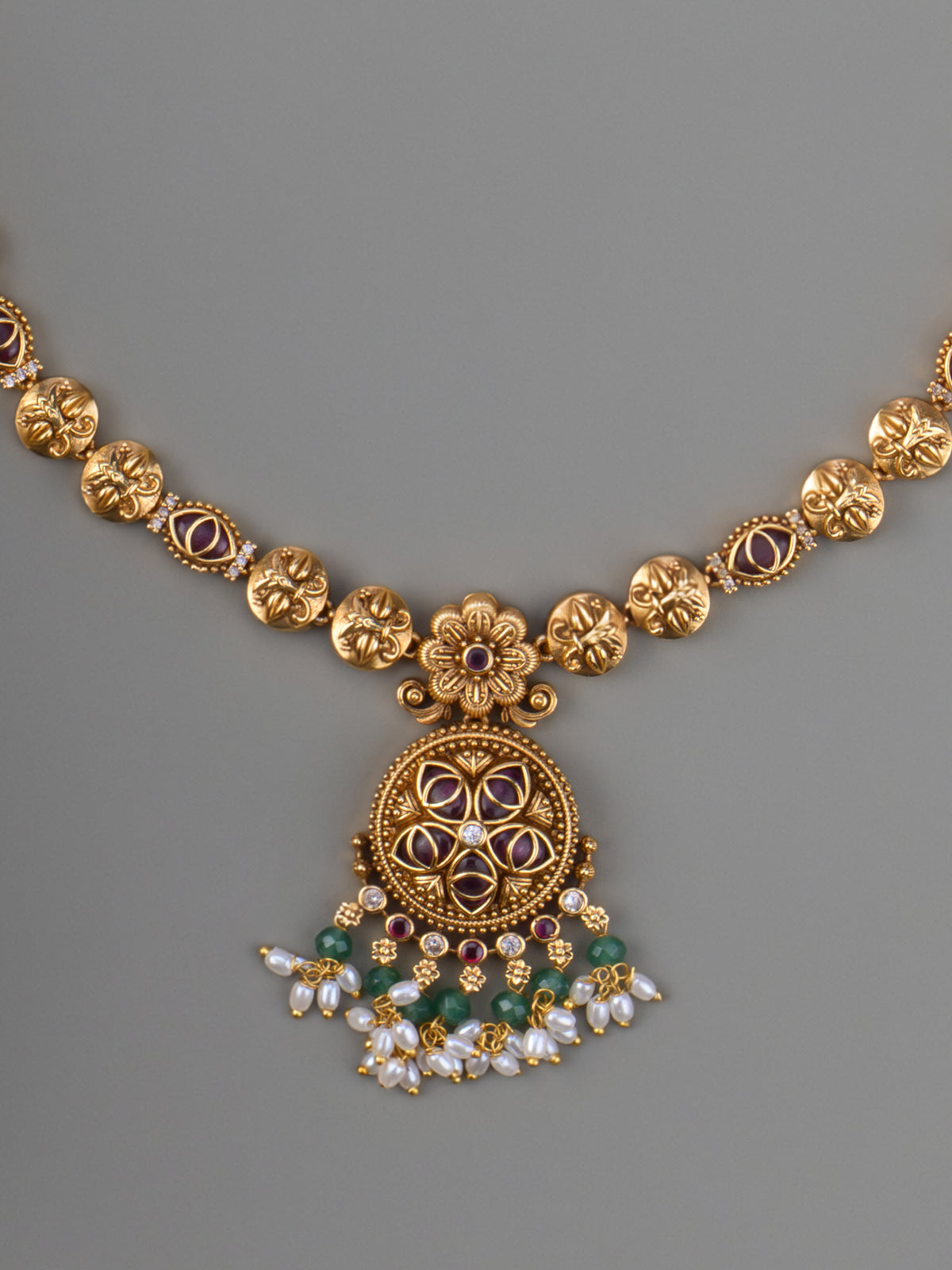 Thamarai Kempu Thin Haaram Set - pendant close-up